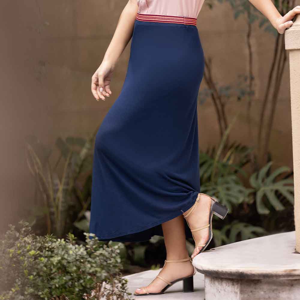 OUT FALDA DE VISCOSA CON GOMA ESTAMPADA A RAYAS